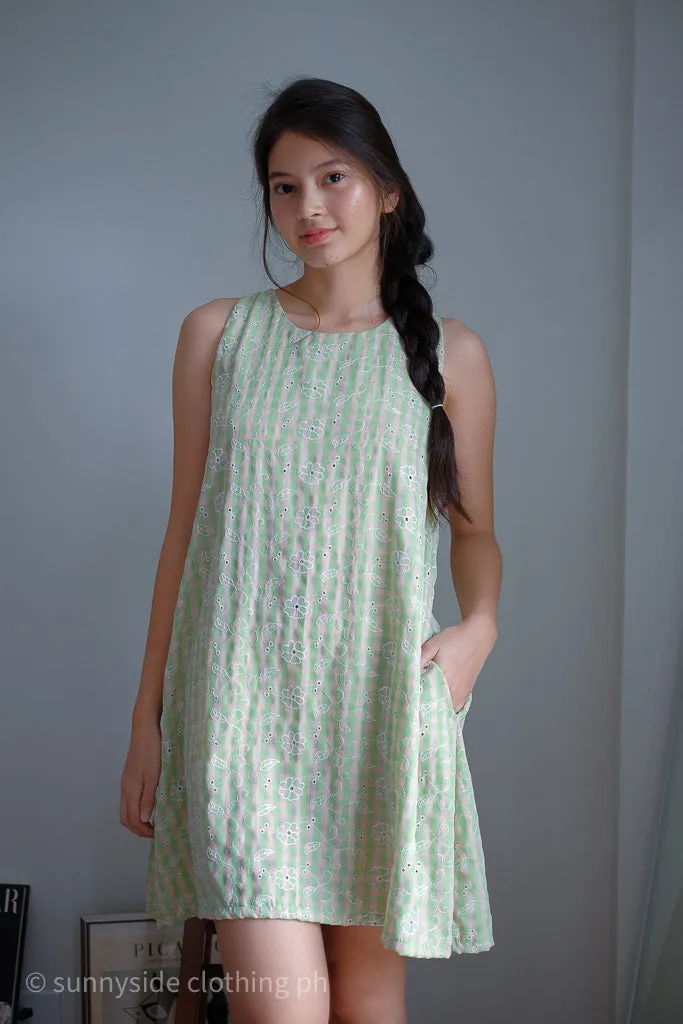 Mayve swing dress - Apple green eyelet