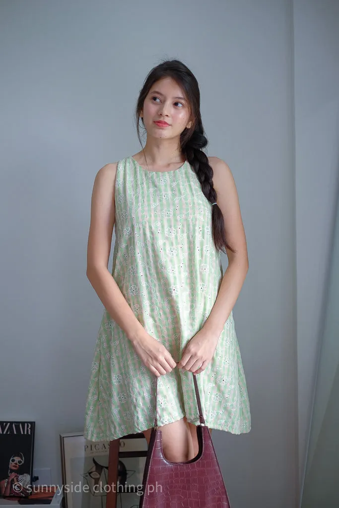 Mayve swing dress - Apple green eyelet