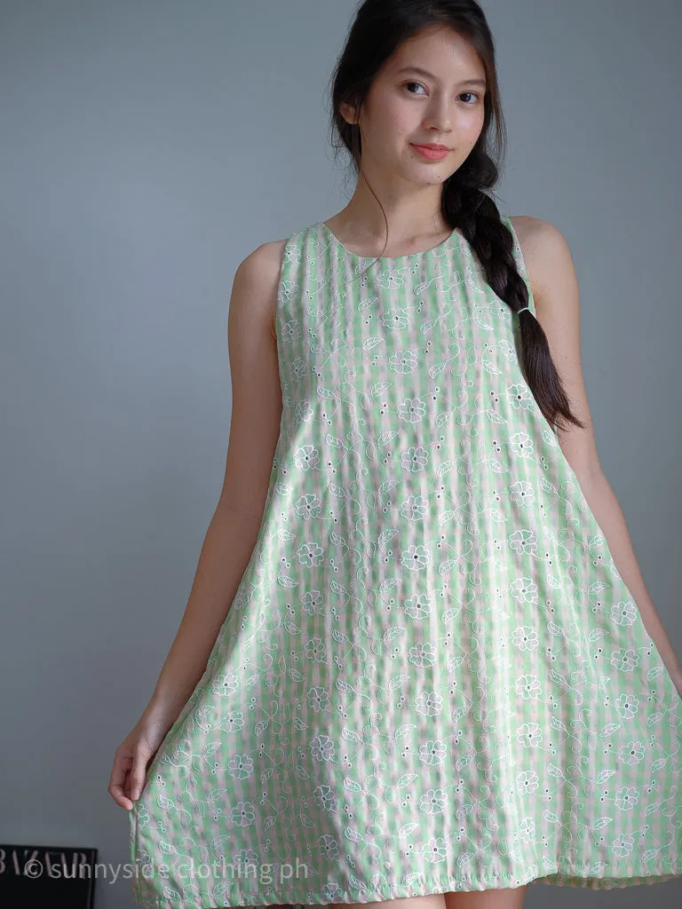 Mayve swing dress - Apple green eyelet